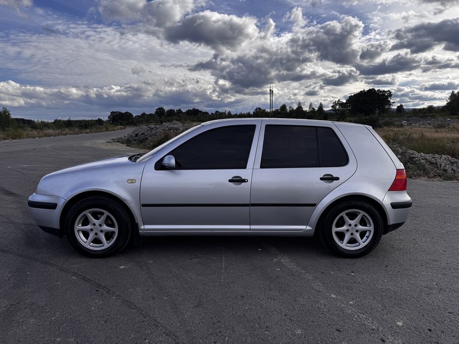 Volkswagen Golf  4