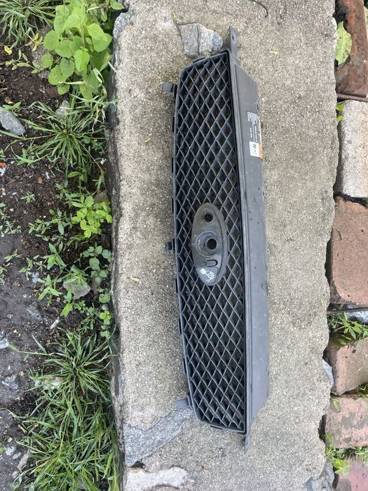 Продам решітку радіатора Ford C-Max оригінал 3m51-r8200-a 3m51-r8200-c