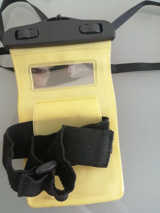 capa impermeável para telemóvel ou tablet	Funciona debaixo de água*