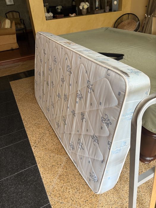 Cama de solteiro completa com colchão