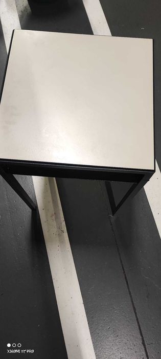 Mesa de Apoio / Secretária Escolar Minimalista com Gaveta – Estilo Industrial