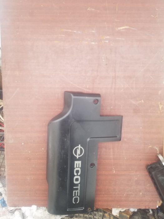 Кришка двигуна опель Астра J