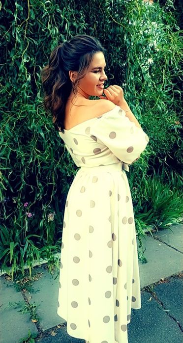 Витончена вечірня сукня