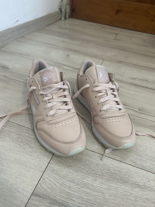 Стильні кросівки Reebok classic / 38.5
