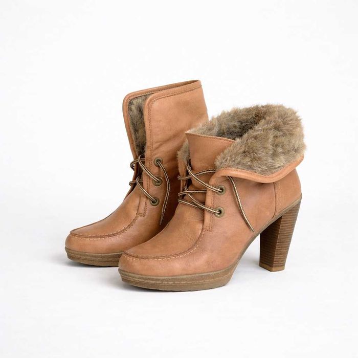 Botins Castanhos com Salto e Pêlo Interior – 37