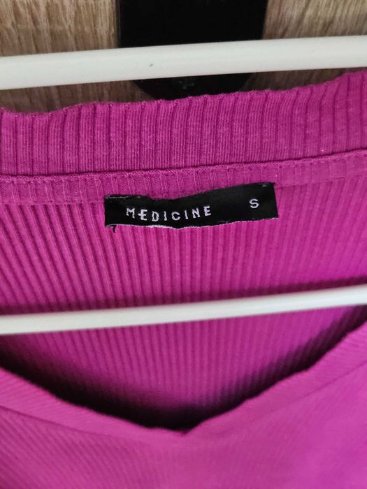 Różowy T-shirt MEDICINE