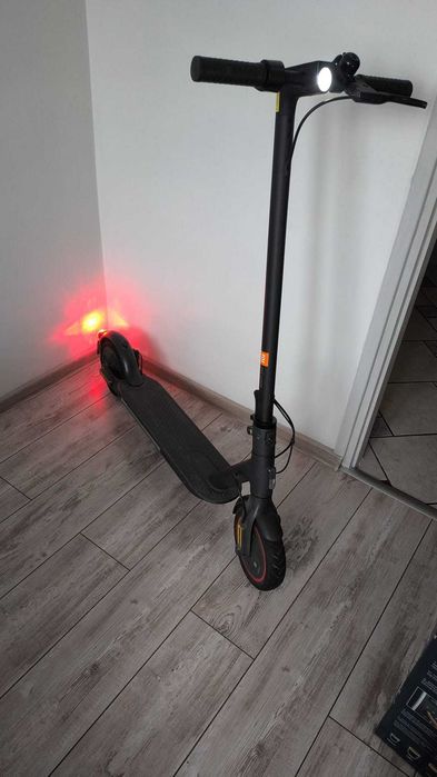 Hulajnoga Mi Pro 2 z niewielkim przebiegiem