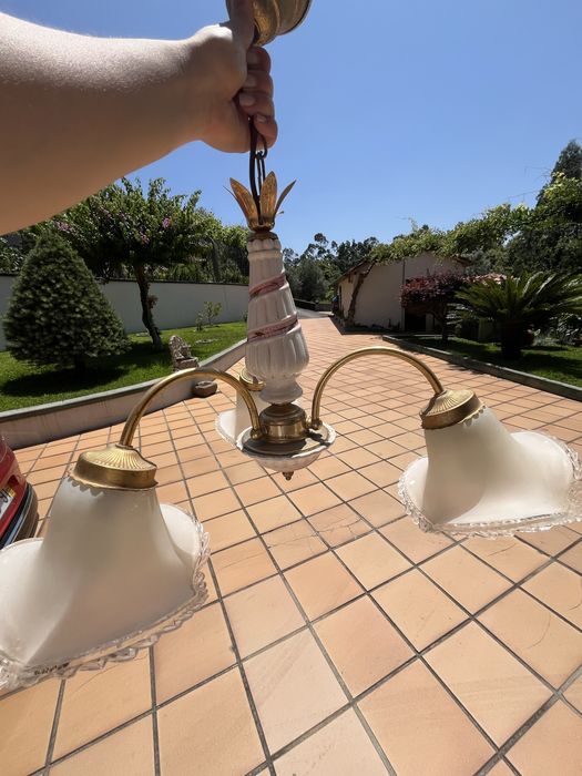 Candeeiro de teto e candeeiro de mesinha de cabeceira