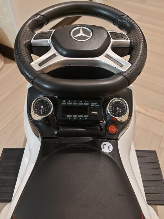 Толокар Mercedes GL63 білий