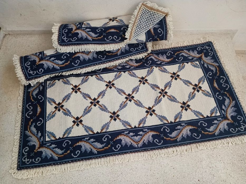 Conjunto 3 belíssimos tapetes NOVOS para quarto, medidas: 2 com 116/63