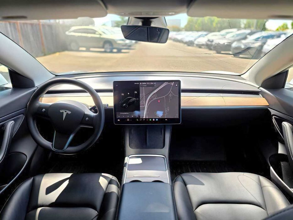 Tesla Model 3 Long Range      2021