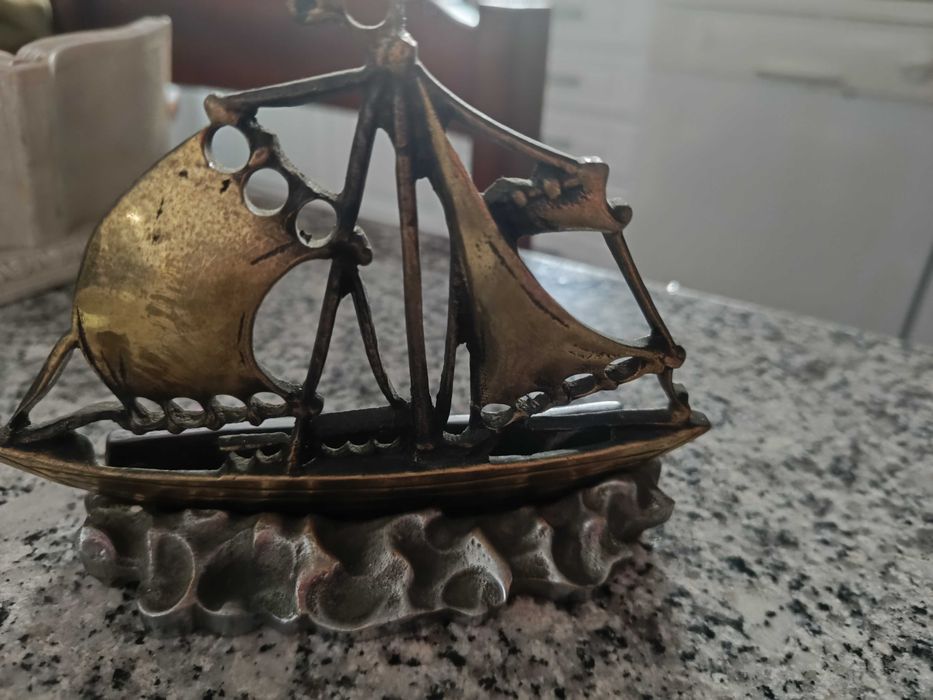 Caravela em bronze