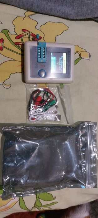 LCR-TC1 Тестер радіокомпонентів LCR ESR напівпровідників