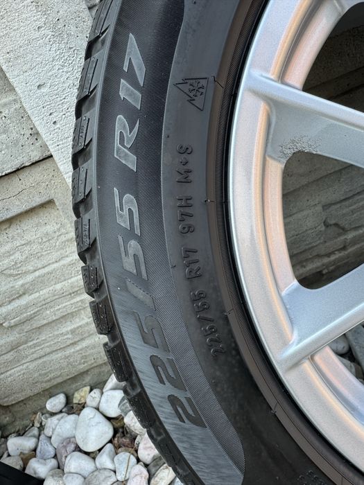 Sprzedam całe koła 17 cali BMW piasta 66.1 mm Rozstaw 5x112
