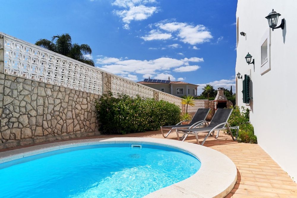 Aluga-se p fèrias/ Ferragudo ao pé da praia - preço Abril e Maio