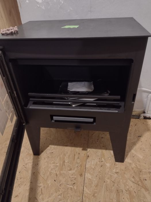 Kominek wolnostojący + kpl podłączenie