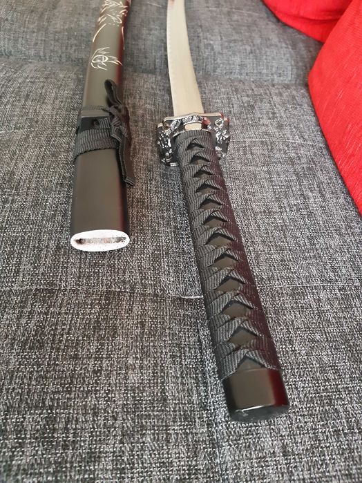 Miecz samurajski katana, czarny, metalowy, lekko naostrzony