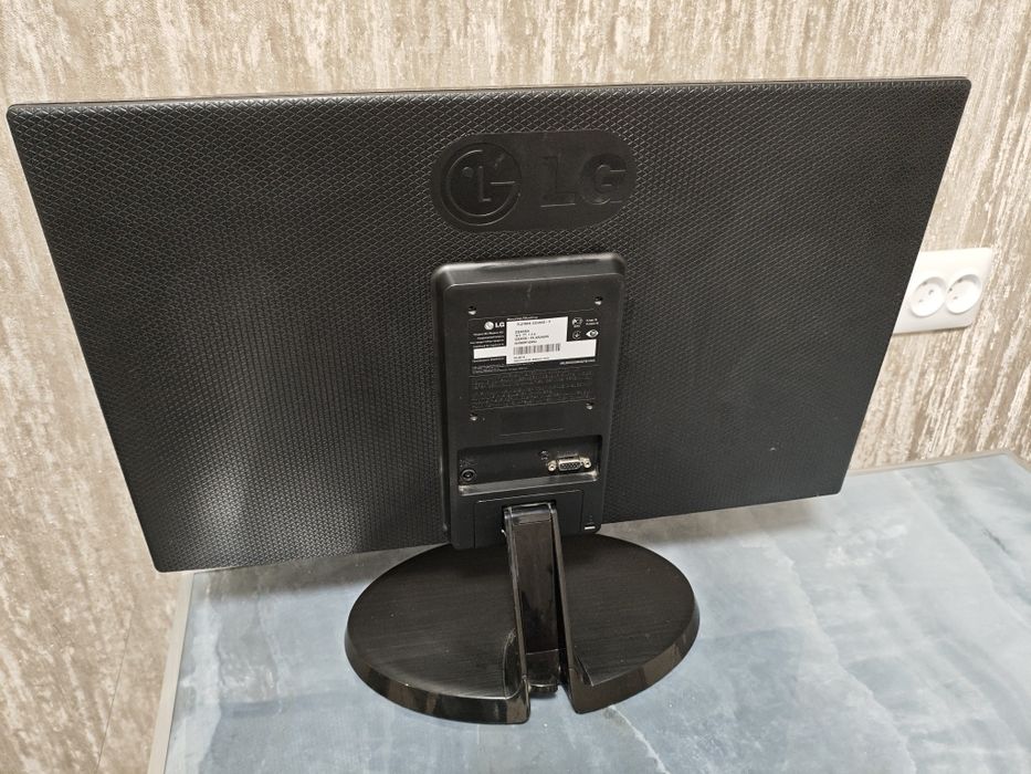 Монітор 22 LG 1920/1080 full hd