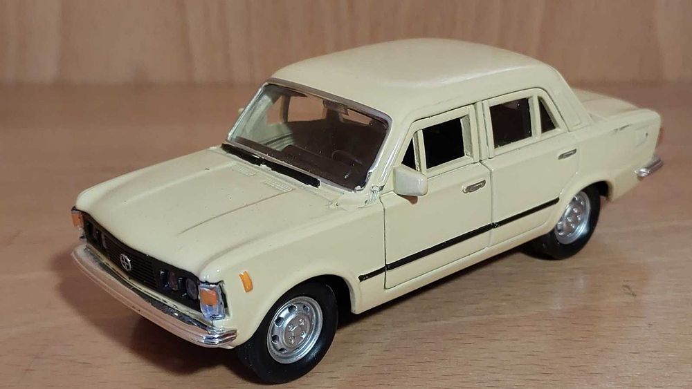 Miniatura Fiat 125 de coleção