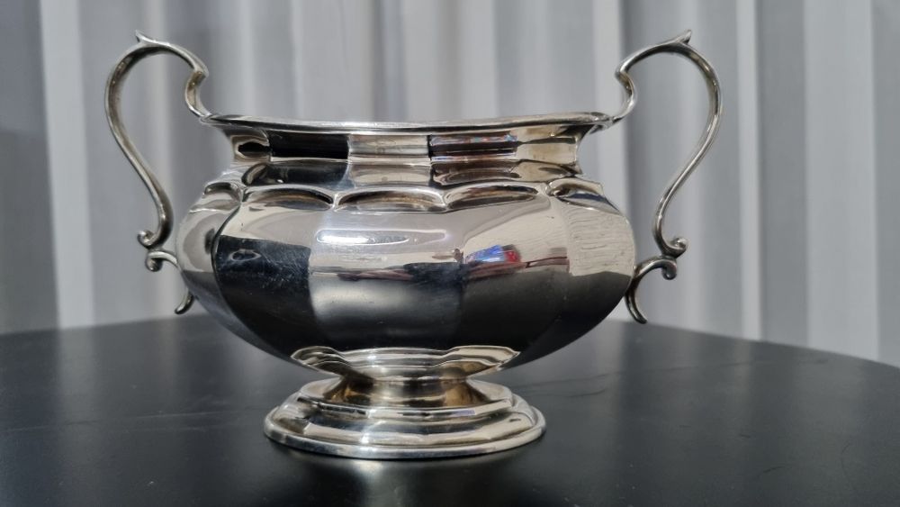 Posrebrzana I sygnowana cukiernica