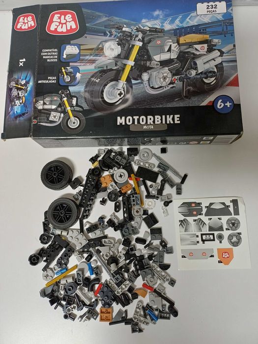 LEGO muitas peças Tem 1.375kg + 2 caixas