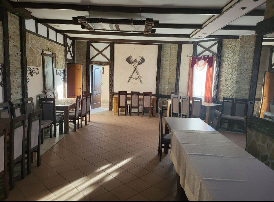 Продається окрема будівля.