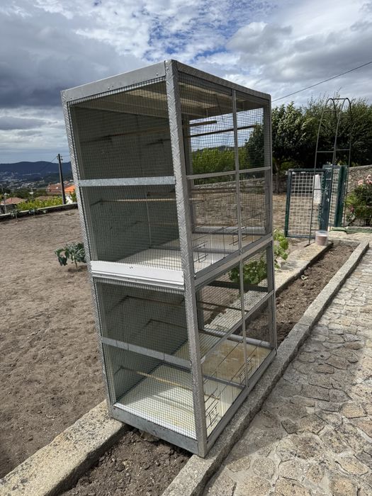 Gaiola grande em alumínio