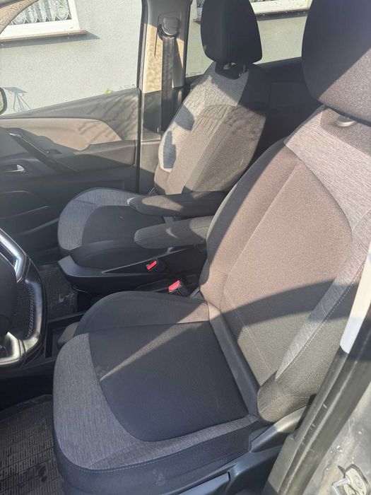 Sprzadam samochód citroen c4 picasso
