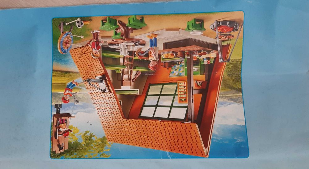 Playmobil- casa acampamento com slide, como nova.