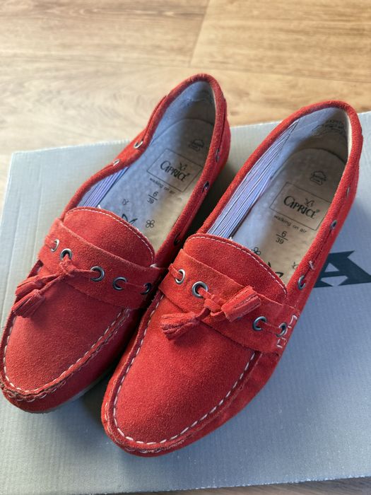 Caprice червоні замшеві мокасини 39 розмір як нові