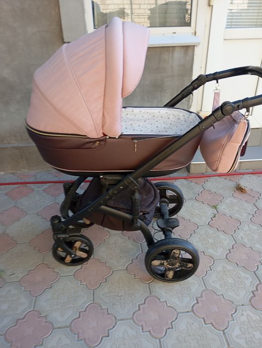 Продам коляску 2в 1.від 0-4 років