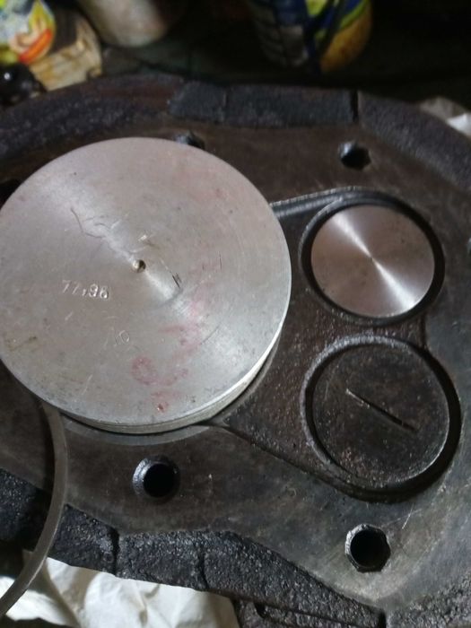 Цылиндры двигателя К-750, [поршневая К-750]