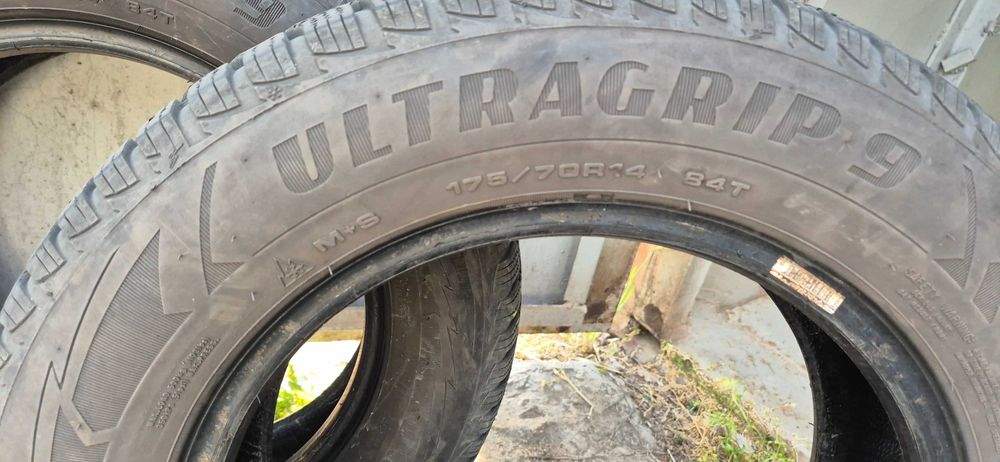 Шини зимові, 4 штуки, у гарному стані, 14 радіус GoodYear 4000 грн