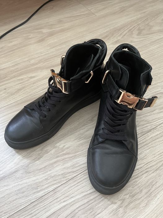 Buty Carinii z klodkami