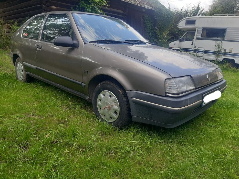 Renault 19 przedlift- 1,7 benzyna, 3-drzwiowe nadwozie, tapicerka beż/brąz
