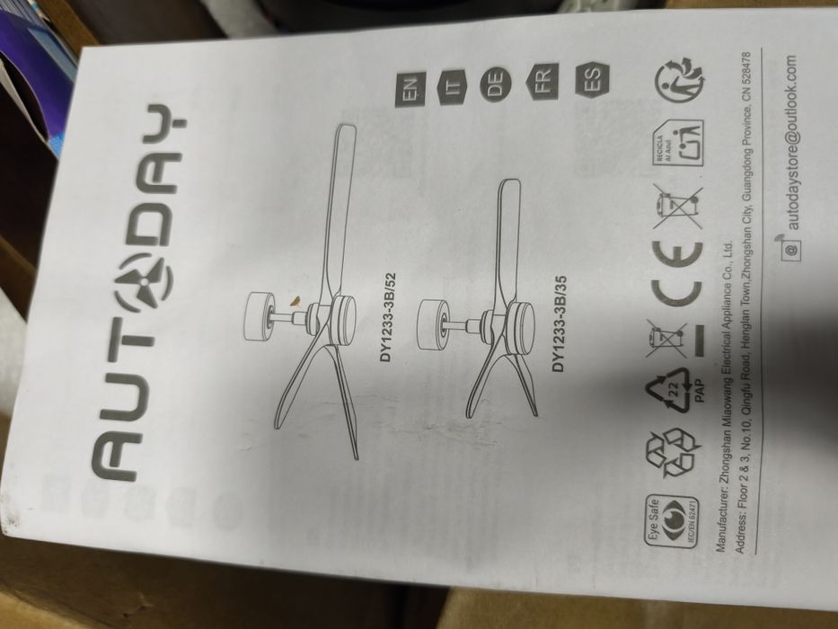 Светильник с большим вентилятором потолочный.