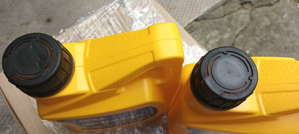 Продам масло в коробку передач.