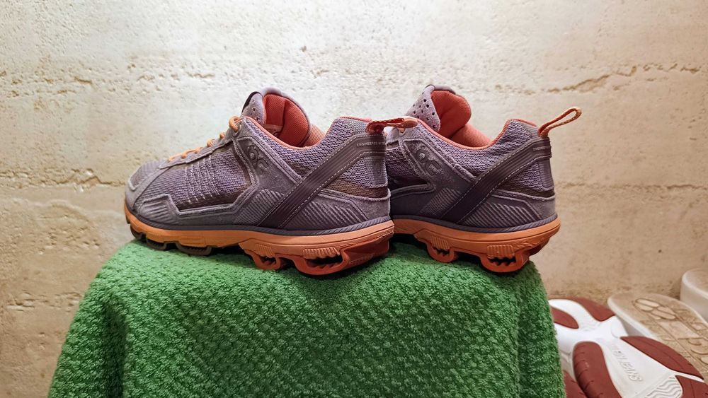 Buty do biegania ON CLOUDRUNNER r.37,5 stan bardzo dobry