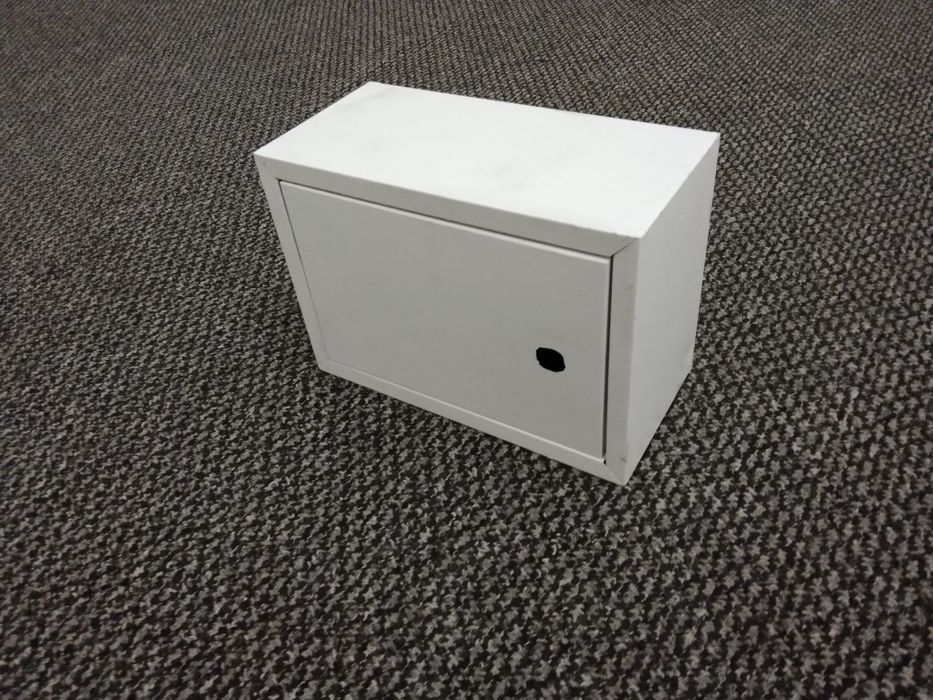 Продаю маленький сейф (без замка)