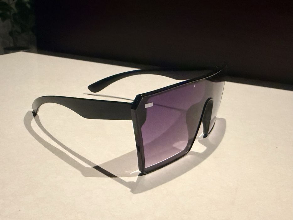 Czarne okulary przeciwsłoneczne duże