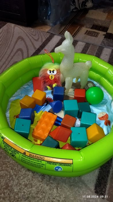 Пакет игрушек надувной бассейн Интекс  кубики