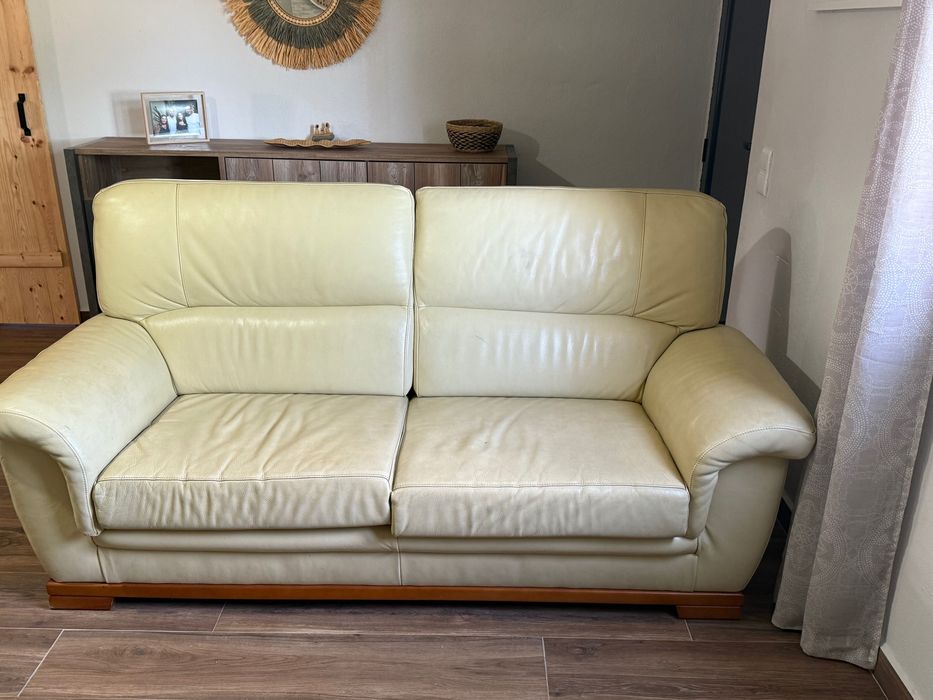 Sofás em pele genuina