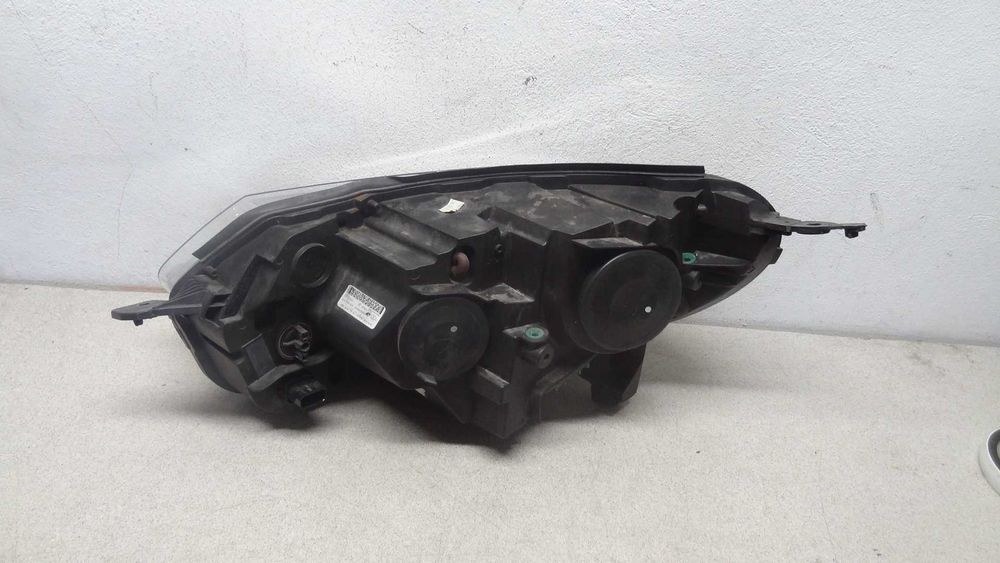 Toyota proace 16- lampa xenon led przód prawa europa
