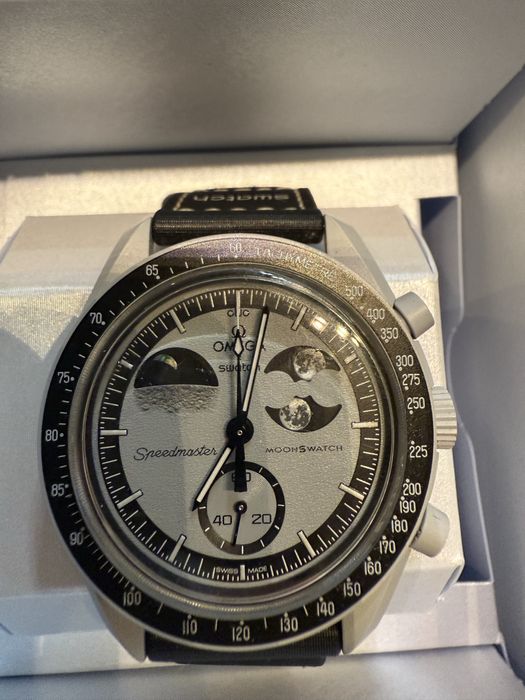 Omega & Swatch Swatch x Omega Moonswatch Mission to Earthphase