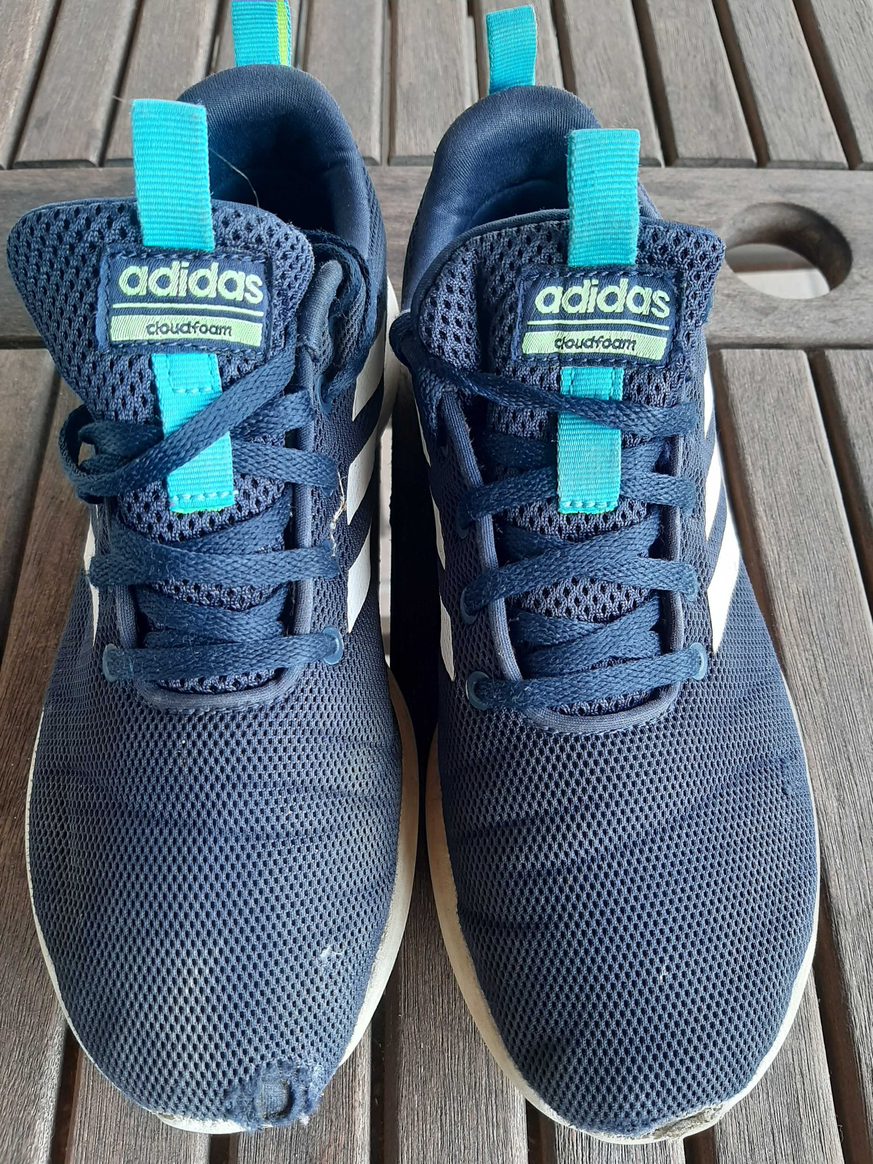 Adidas store pod 38