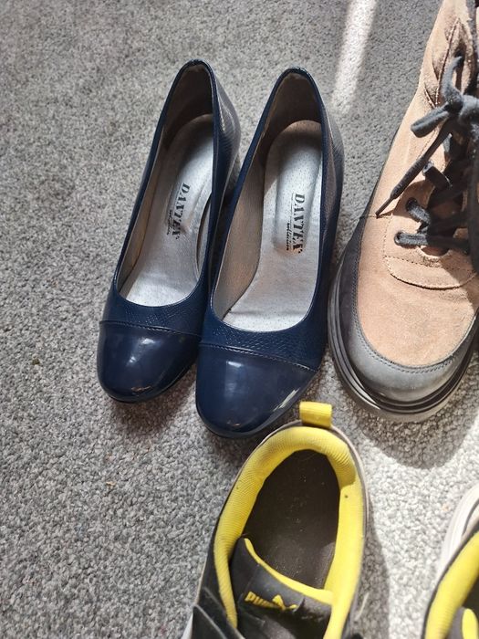 Buty rozmiary od 33 do 38 mało lub wcale nie noszone Bayton Lasocki