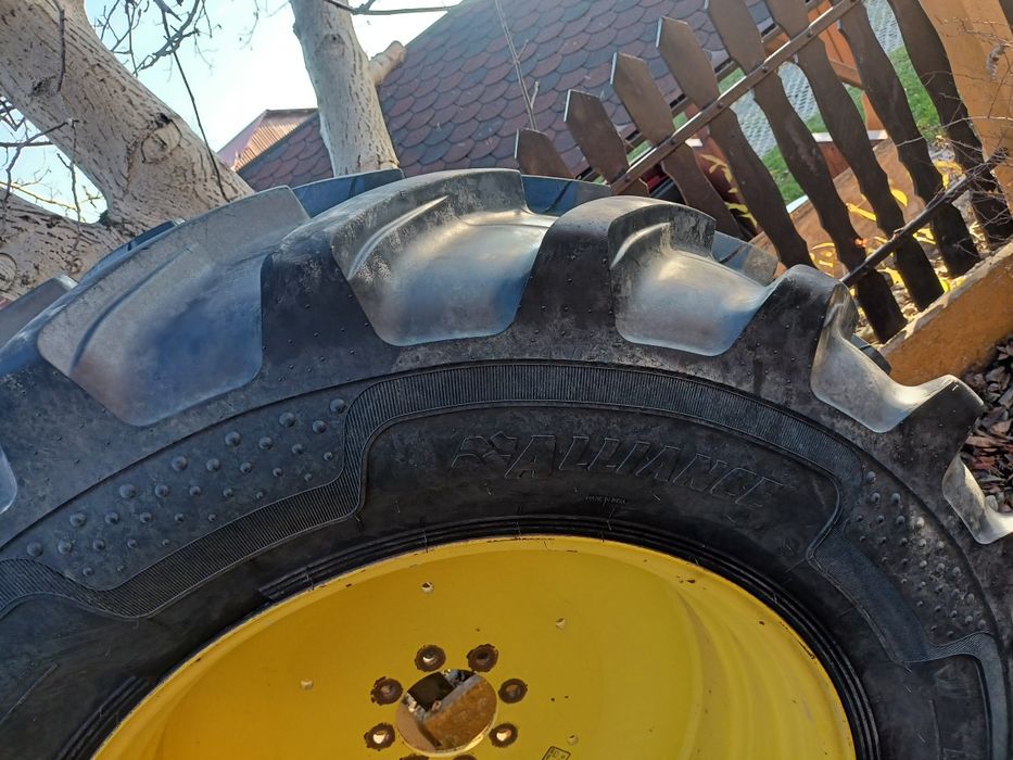 Koła, opony r34 John Deere serio6