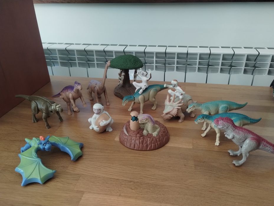 Zabawki Dinozaury mcdonalds happy meal vintage 2000 r.