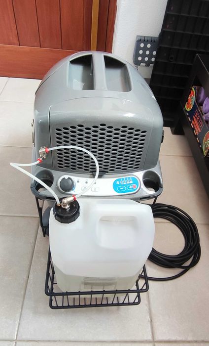 Máquina de limpeza semi-nova, três sistemas: Vapor, Vácuo, Detergente