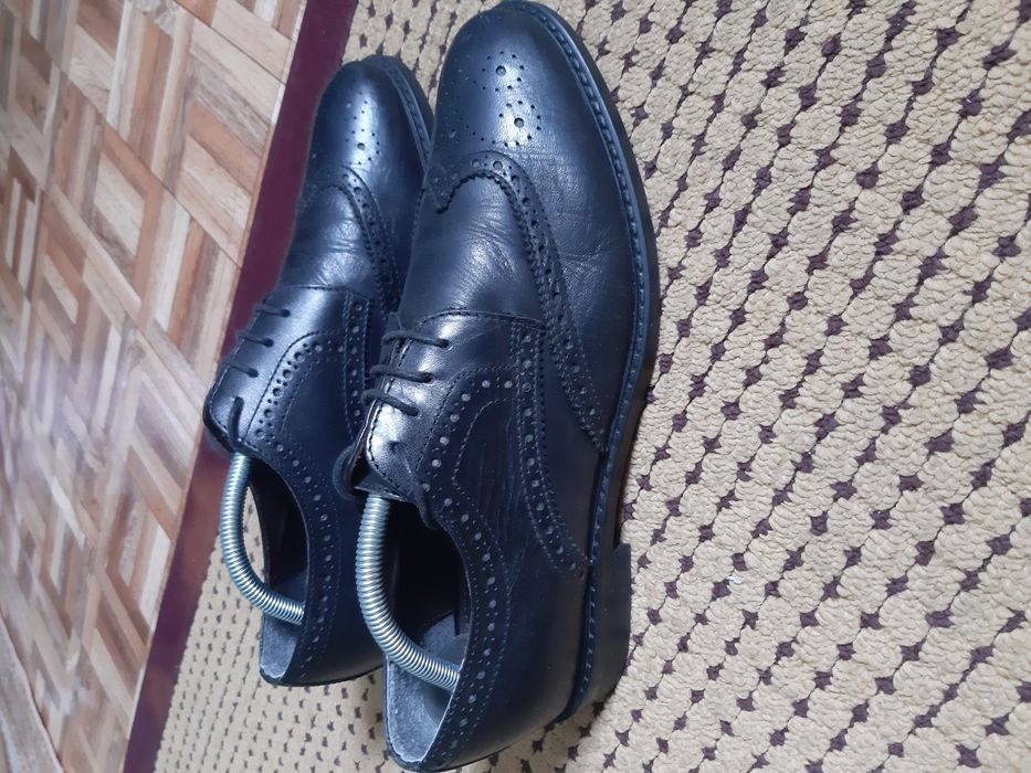 Sapatos BATA pele pretos tamanho 40